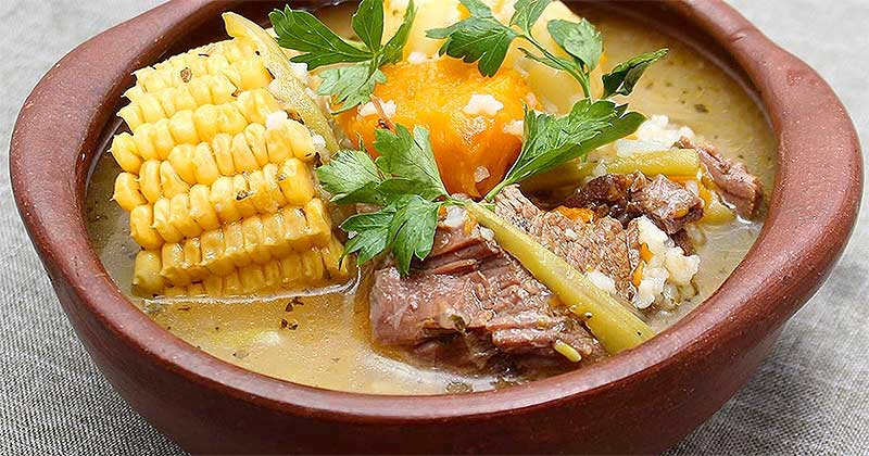 Cazuela de osobuco chilena típica. Con el ingrediente secreto de La Negra Con. - Comida tipica chilena.